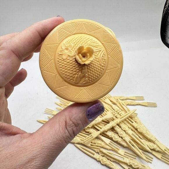 Vintage Hors D’oeuvre Fork Set In Celluloid Container Cocktail Rose lattice Tiki - Picture 3 of 16